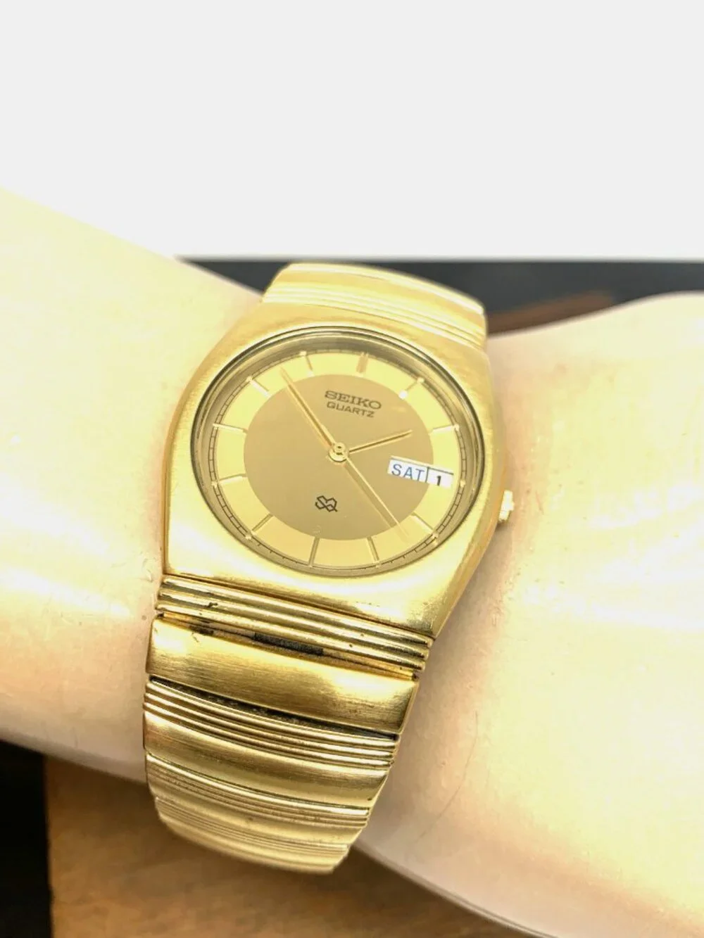 Seiko SQ Men's Watch 5H23-6120 Vintage 1976 Quartz Day Date Gold Tone Steel 33mm